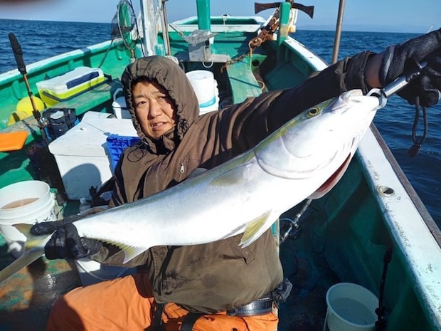 【釣果速報】和歌山県大南荘勝丸で95cｍのブリ、大物ゲット！ヒラメ・ニベも！この勢いに今すぐ乗ろう！