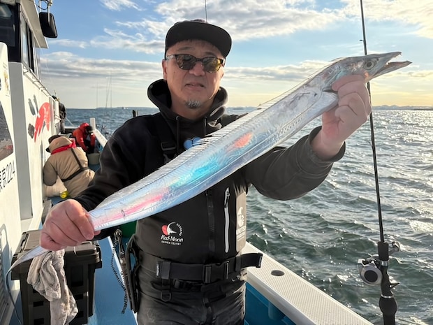 【釣果速報】東京都深川 吉野屋で112cmタチウオを仕留めた！トップ15匹＆連発ヒットありで大盛りあがり！大ブームのタチウオはこの冬絶対捕まえて！