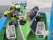 【釣果速報】神奈川県黒川本家 -久里浜-で38cmのアジ釣れる！タチウオもこれから期待大！仲間とわいわい釣りを楽しみたいなら黒川本家 -久里浜-に決まり！