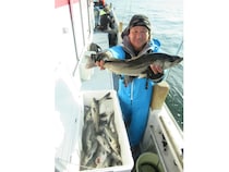 【釣果速報】神奈川県長崎屋で大人気のシーバス釣行！船長厳選のポイントで全員ヒットの大熱戦！今後爆釣の予感！