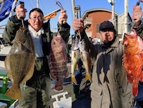 【釣果速報】神奈川県愛正丸でアジ、ヒラメ、カンコなど海の人気者を次々GET！多種多様な魚と出会いたいなら今すぐ乗船を！