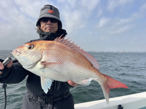 【釣果速報】神奈川県村本海事で2.20kgのマダイGET！海の王者＆バラエティ豊かな魚たちに出会いたいなら今すぐ予約を！