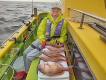 【釣果速報】神奈川県鴨下丸kawanaでマダイ・ワラサGET！最大4.50kg！今乗船すれば絶好調！