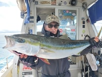 【釣果速報】88cmの巨大ブリ釣れる！人気魚種をバラエティ豊かに釣りたいなら遊漁船ニライカナイに乗船だ！