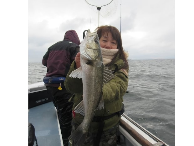 【釣果速報】神奈川県長崎屋でシーバスがテンポ良く上がる！船長がこれから乗船する人にアドバイスを伝授！爆釣したい方は必見！
