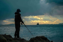 【フィッシングセミナー ロックショア編 第2回】青物を誘い出す！ダイビングペンシル・ポッパーの基本アクション徹底解説