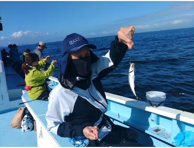 【釣果速報】東京都船宿まる八でアジ全員安打達成！仲間とわいわい釣りを楽しみたいなら船宿まる八に決まり！