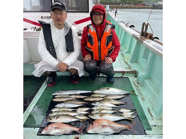 【釣果速報】船上にマダイ・マアジなどオールスター大集結!64cmの良型サゴシも!和歌山県淡隆丸なら色んな釣りが一度に楽しめます!