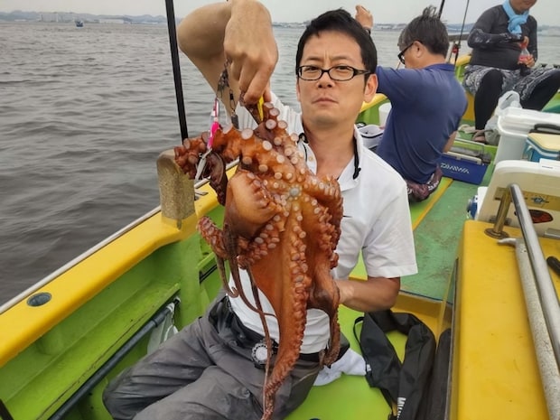 【釣果速報】神奈川県鴨下丸kawanaでマダコ乗り乗り！解禁日から好調で竿頭15匹ゲット！サイズも良型で今が釣りドキ！