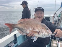 【釣果速報】神奈川県村本海事で1.80kgの良型マダイをゲット！多彩なゲストも見え釣行は大充実！