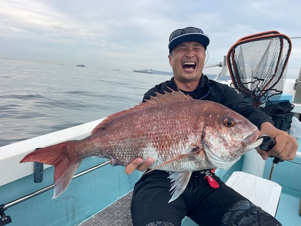 【釣果速報】神奈川県村本海事でマダイ好調!3.30kgのどっしりサイズ上がる!大鯛の引きを存分に感じられる大満足の釣行に!