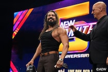 【AEW】元WWEアンドラデが電撃登場 ケニー襲撃、ドン・キャリス・ファミリー入り