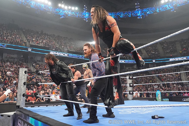 【WWE】中邑がゼインらと共闘でMFTと大乱闘 2週間後の5対5イリミネーション戦が決定