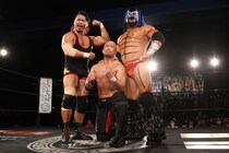 【DRAGONGATE】暁復活で鷹木が久々ツーショルダーコス MaxiMuMに敗戦も古巣再登場に前向き「KAMIKAZE、VerserKもあったからな」