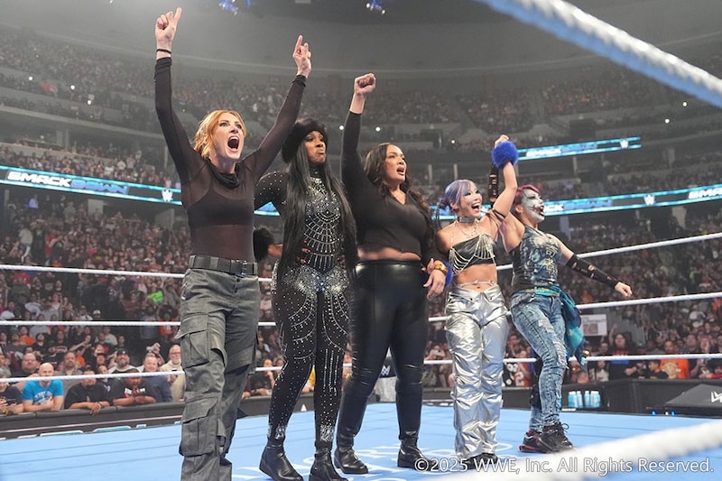 【WWE】女子ウォーゲームズ戦メンバー出そろう イヨ&リアらがAJリー、アスカ&カイリらがベッキー・リンチとそれぞれ共闘