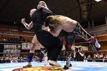 【新日本】辻ゲイブがEVIL&ファレ粉砕でWTL初白星 「俺らが支配する!」