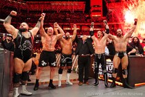 【WWE】ザ・ビジョン軍がウォーゲームズ戦制す 謎の男乱入でパンクにカーブストンプ