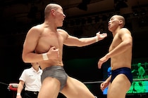 【NOAH】鶴屋浩斗、高橋碧が同時デビュー NOAH史上初“新人対決のデビュー戦”はUFCファイター弟・鶴屋に軍配