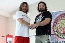 【新日本】引退試合・棚橋とデビュー戦・ウルフが1・4東京ドームへ公開スパー 棚橋がEVIL対策伝授