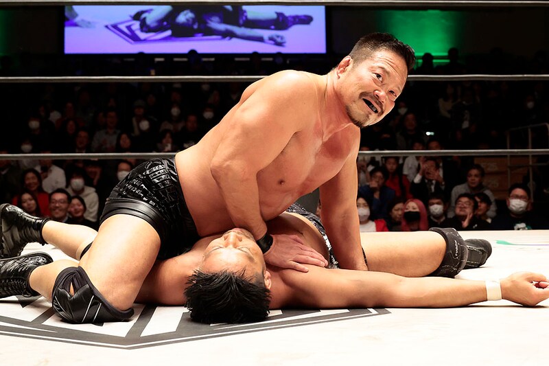 【NOAH】杉浦がデビュー25周年記念試合で悪魔の笑み 激闘一転…KENTA無法粉砕