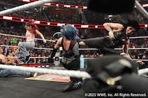 【WWE】次週女子タッグ王座戦へ乱闘 イヨ&リアがアスカ&カイリ撃退で報復