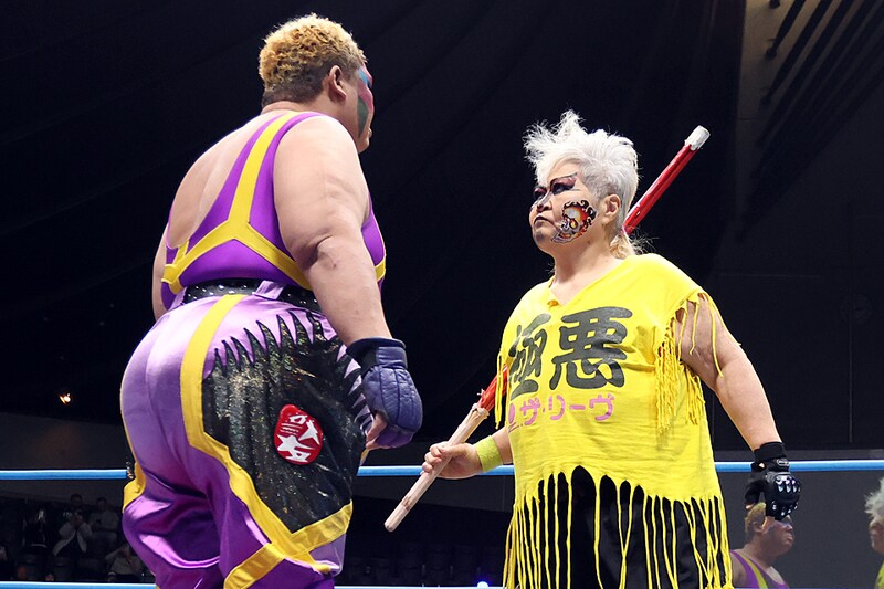 【全日本】ダンプ松本が全日本初参戦でアジャと遭遇 黒潮粉砕で大晦日ランブル制す