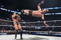 【AEW】オカダが3WAY戦でユニファイド王座死守 TAKESHITAと真っ向火花、ドラダをレインメーカー葬