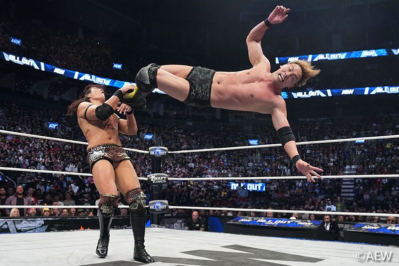 【AEW】オカダが3WAY戦でユニファイド王座死守 TAKESHITAと真っ向火花、ドラダをレインメーカー葬