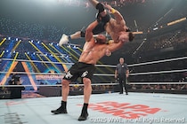 【WWE】レスナーが11年ぶり対決でシーナに圧勝 F5・6連発で完全粉砕