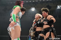 【スターダム】壮麗&レディが報復のイス攻撃で刀羅狩り ゴッデス挑戦決定的に