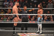 【WWE】AJがタップ奪取も無効…グンターが無法勝利