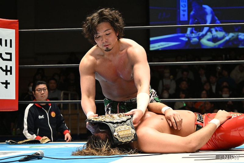 【新日本】37歳誕生日・ジェイクがIWGP2冠王・辻を絞殺