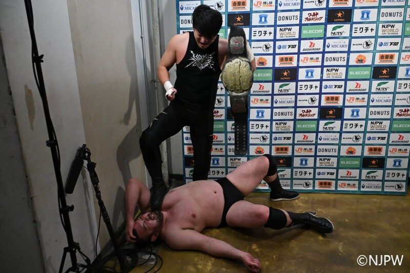 【新日本】ウルフアロンが裕二郎に鮮やか一本勝ちも…成田が栓抜き殴打で無法襲撃