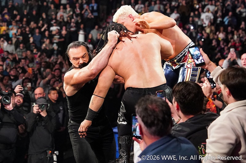 【WWE】統一WWE王者マッキンタイアがコーディとファトゥKOで試合ぶち壊し
