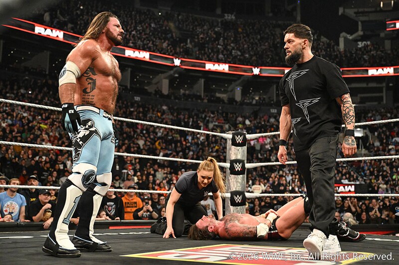 【WWE】AJの世界ヘビー挑戦が急きょ実現も ベイラーが王者パンク襲撃で熱戦ぶち壊し