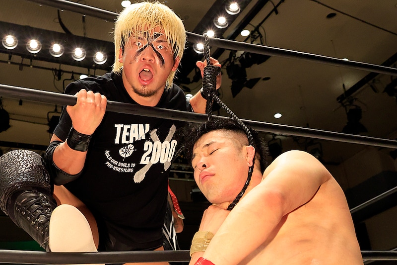 【NOAH】狂乱カイが小田嶋を凄惨絞首刑…王者食いでタッグリーグ白星発進「次はお兄ちゃん、お前だ」