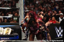 【WWE】イヨ&リアがナイア&ラッシュと痛み分けも女子タッグ王座2週連続防衛