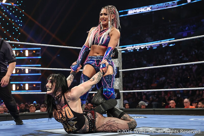 【WWE】リアとジュリアの一騎打ち実現 ナイア&ラッシュ乱入でぶち壊しも女子タッグ王座リマッチへイヨ&リアが返り討ち