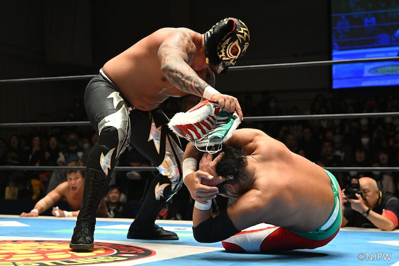 【新日本】タイガー屈辱もマグヌスとの一騎打ちへ予告「偽物のブラック・タイガーのマスク、剥ぐよ」