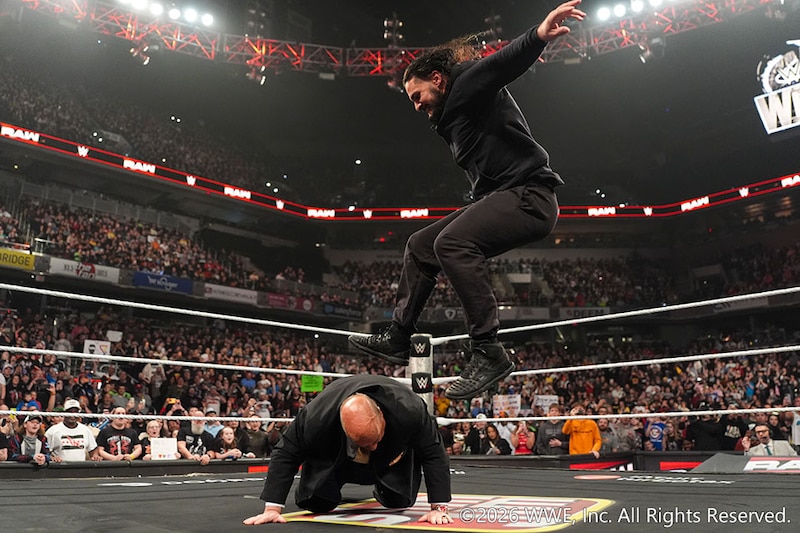 【WWE】ロリンズが報復宣言のヘイマンをカーブストンプ葬