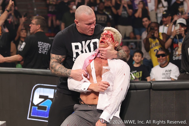 【WWE】レッスルマニア統一WWE王座戦へ調印式も 暴走オートンが王者コーディを血祭り