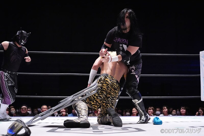 【DDT】UNIVERSAL挑戦へ須見が王者・佐々木に惨敗も一矢