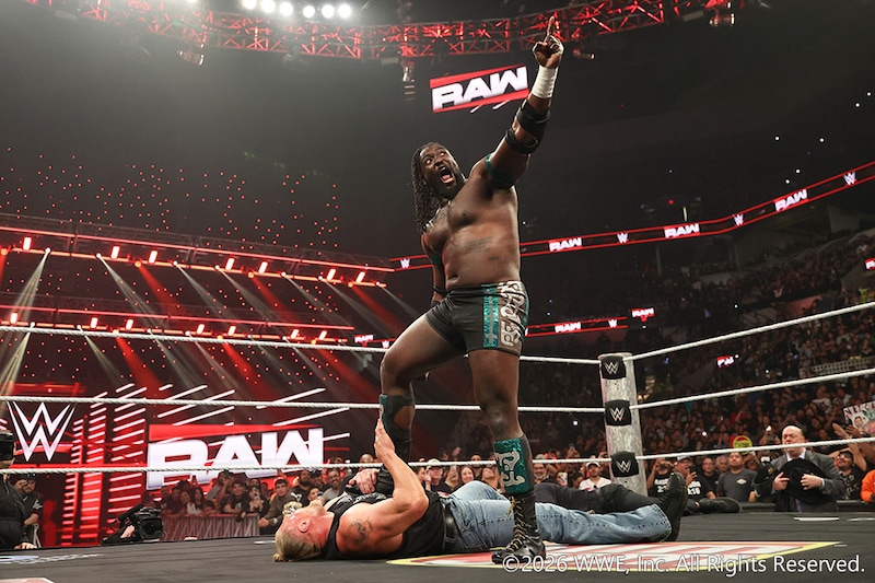 【WWE】オバ・フェミがレスナーKO 『レッスルマニア42』での新旧怪物対決が決定