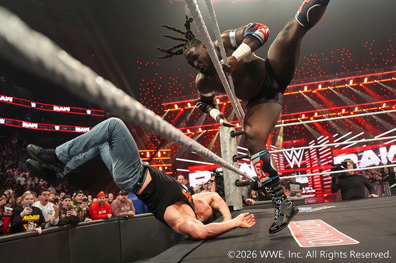 【WWE】レッスルマニアでの一騎打ちへ オバ・フェミが襲撃レスナーを返り討ち