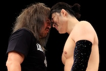 【NOAH】内藤-OZAWA初遭遇…GHCタッグへOZAWA先制「イージーイージー」 内藤は絶賛「凄いよ彼は」