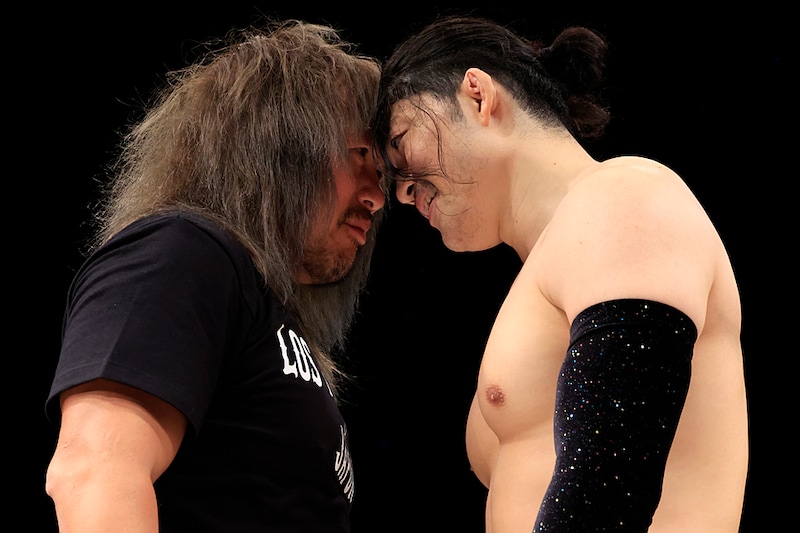 【NOAH】内藤-OZAWA初遭遇…GHCタッグへOZAWA先制「イージーイージー」 内藤は絶賛「凄いよ彼は」