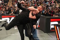 【WWE】グンターがロリンズ襲撃、レッスルマニアでの対決が決定