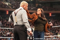 【WWE】統一WWE王者コーディに殿堂入りステファニー・マクマホンがビンタで気合「ランディと同じ思考にならないと王座を失うよ」