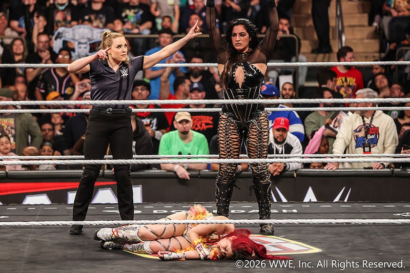 【WWE】イヨがアスカに場外弾でカイリ救出もラケルとの一騎打ちに敗北