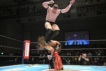 【新日本】ニューマンが最後の前哨戦で辻にエクスカリバーさく裂 IWGP史上最年少戴冠へ「勝つためなら何だってやる」